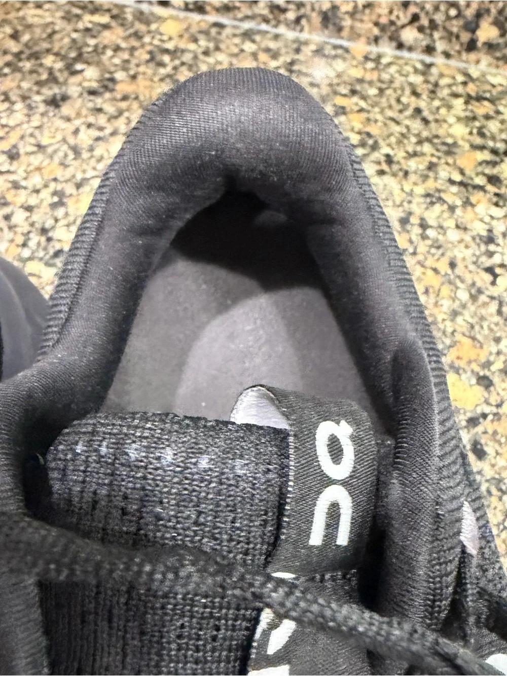 On Cloud Black Running Shoes ladies 9
